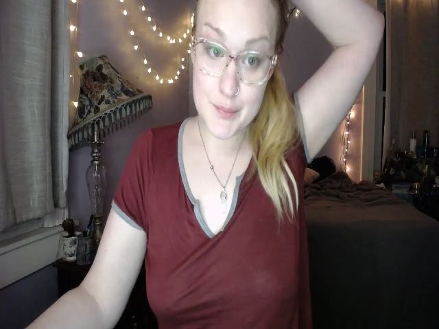 Live sex webcam photo for MiaMoth #272534698