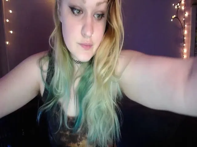 Live sex webcam photo for MiaMoth #273019369