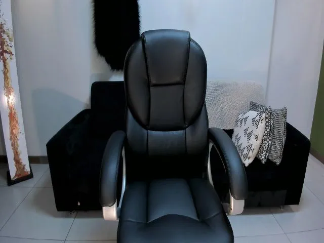 Live sex webcam photo for MiaRobertsX #272159116