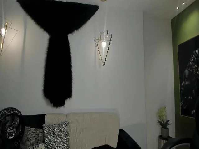 Live sex webcam photo for MiaRobertsX #272225862