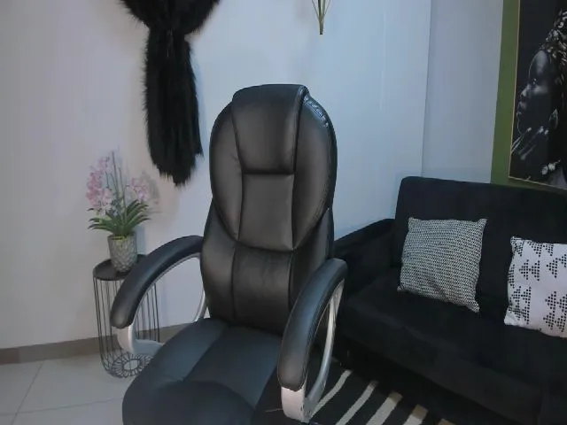 Live sex webcam photo for MiaRobertsX #272698095