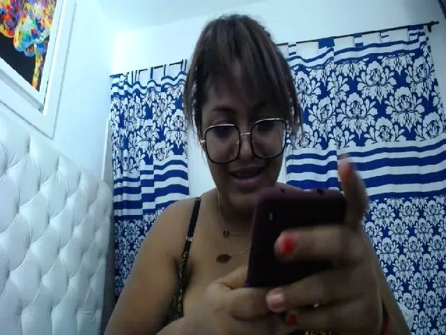 Live sex webcam photo for Mia_Brown_9 #272987046