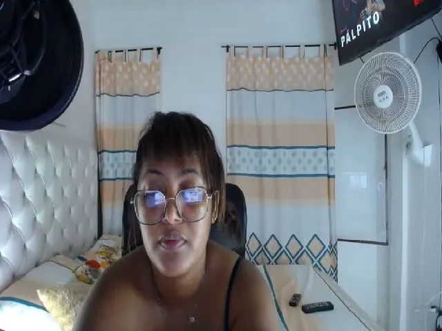 Live sex webcam photo for Mia_Brown_9 #273124057