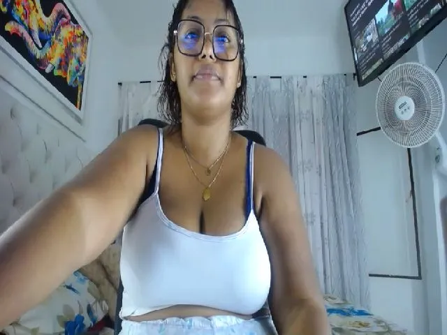 Live sex webcam photo for Mia_Brown_9 #273181998