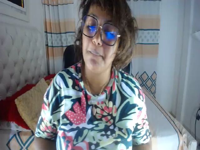 Live sex webcam photo for Mia_Brown_9 #273455944