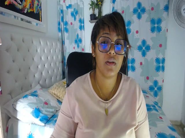 Live sex webcam photo for Mia_Brown_9 #273717876