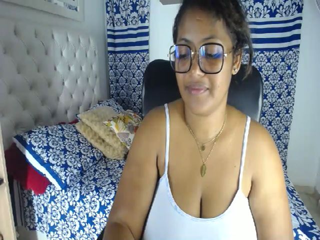 Live sex webcam photo for Mia_Brown_9 #273963692