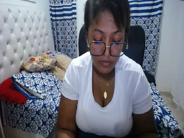 Live sex webcam photo for Mia_Brown_9 #273974568