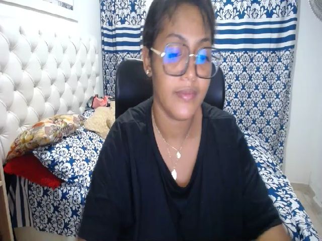 Live sex webcam photo for Mia_Brown_9 #273998427