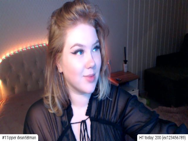 Live sex webcam photo for Mia_Sunn #273465983