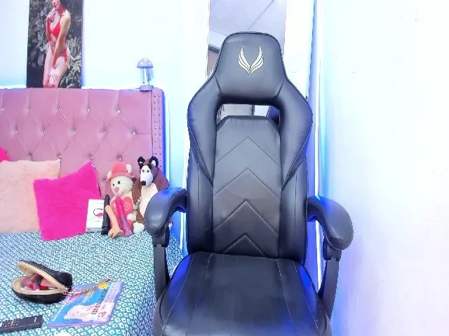 Live sex webcam photo for Mia_isabell20 #274514723