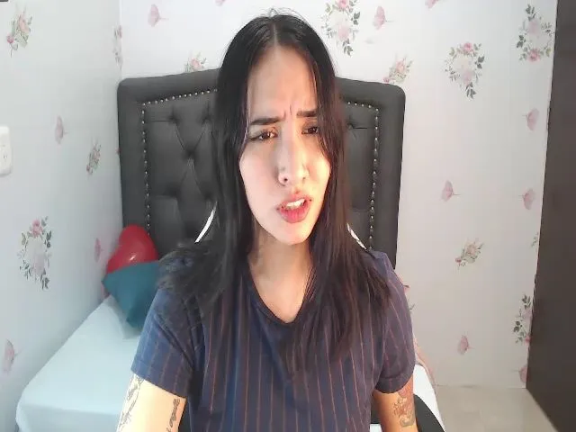 Live sex webcam photo for Mia_lee_e #274508617