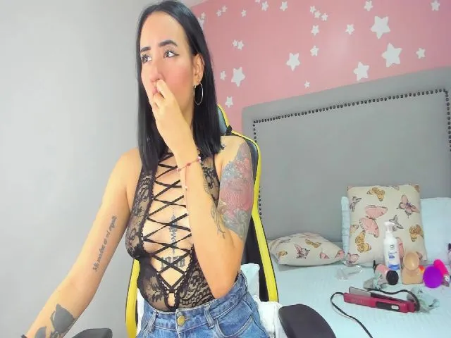 Live sex webcam photo for Mia_lee_e #274845622