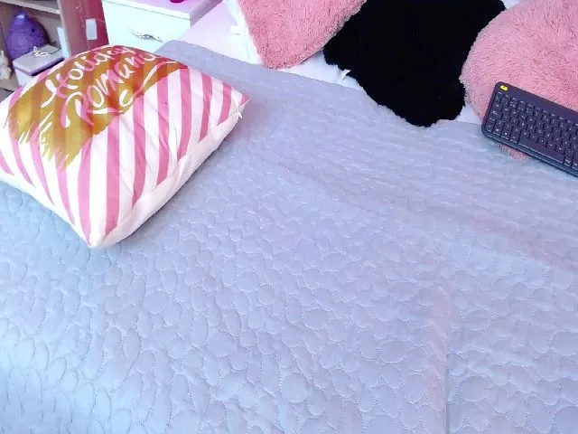 Live sex webcam photo for Mia_thompsons #271763264