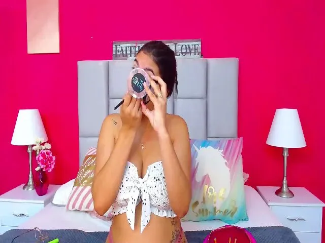 Live sex webcam photo for Mia_thompsons #271933205