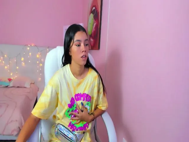 Live sex webcam photo for Miagomez1 #272800870