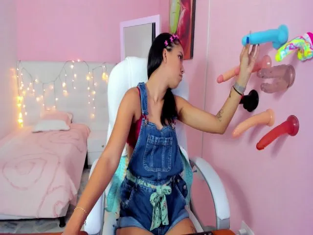 Live sex webcam photo for Miagomez1 #272907905