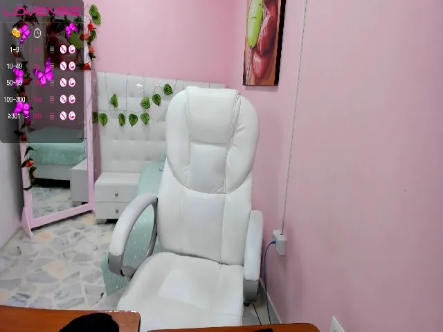Live sex webcam photo for Miagomez1 #273232677