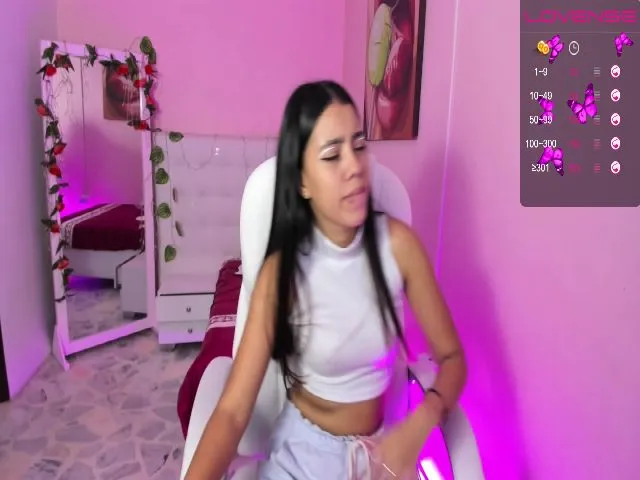 Live sex webcam photo for Miagomez1 #273299948