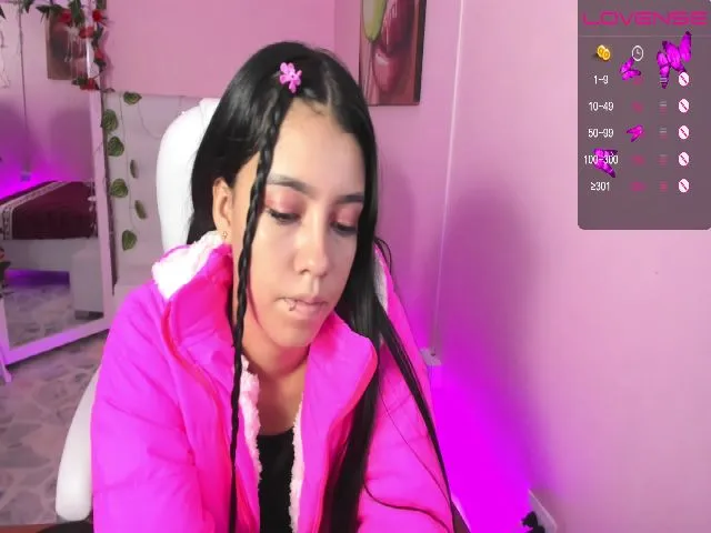 Live sex webcam photo for Miagomez1 #273313755