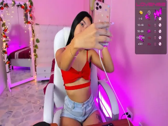 Live sex webcam photo for Miagomez1 #273381870