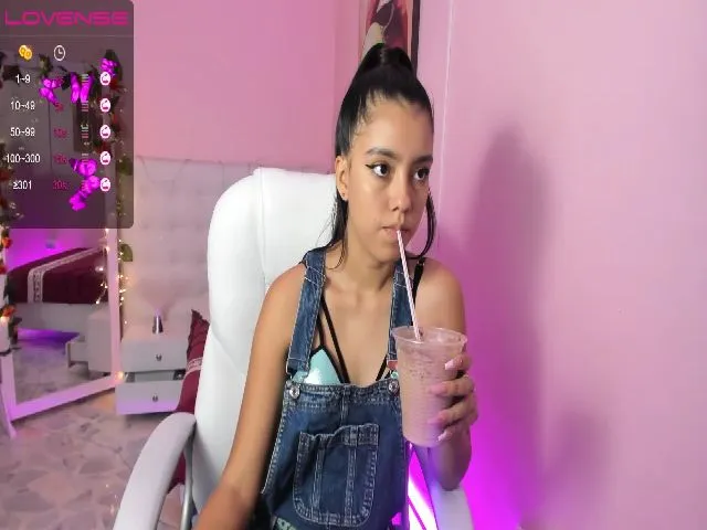 Live sex webcam photo for Miagomez1 #273461816