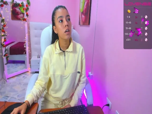 Live sex webcam photo for Miagomez1 #273591428
