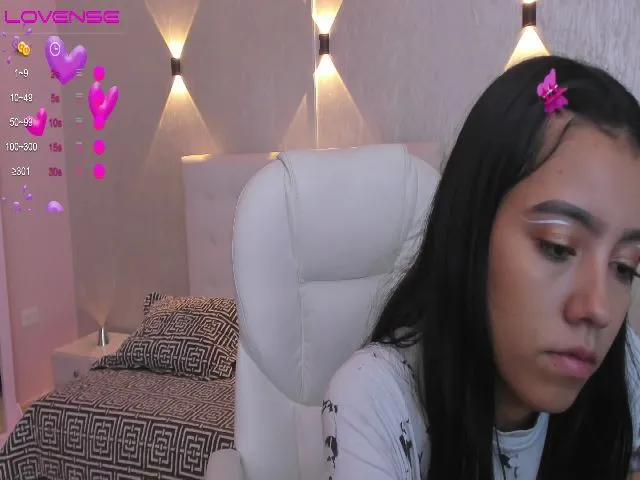Live sex webcam photo for Miagomez1 #273885716