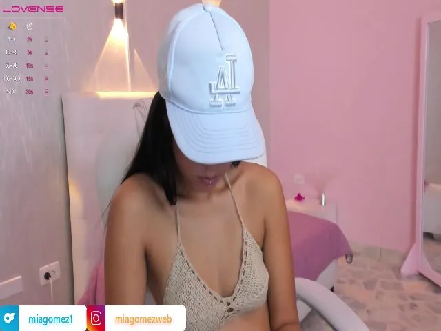 Live sex webcam photo for Miagomez1 #274483003