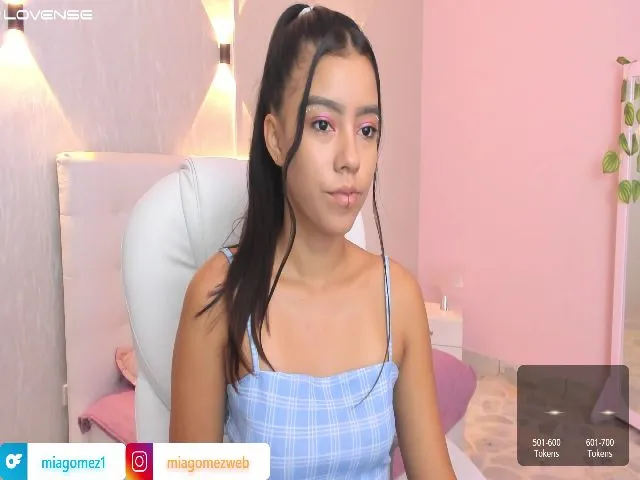 Live sex webcam photo for Miagomez1 #274522468
