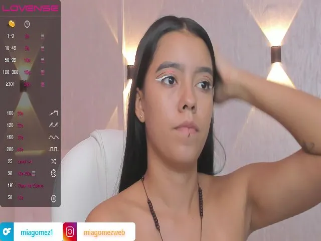 Live sex webcam photo for Miagomez1 #275308513