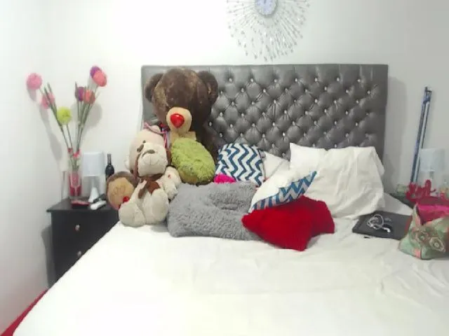 Live sex webcam photo for Miagracee #273543407