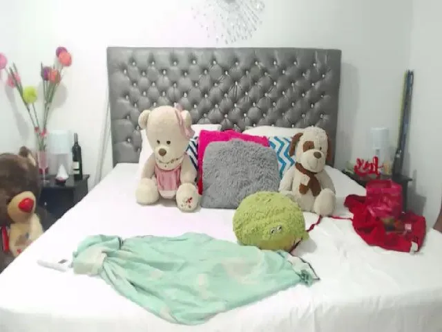 Live sex webcam photo for Miagracee #273555301