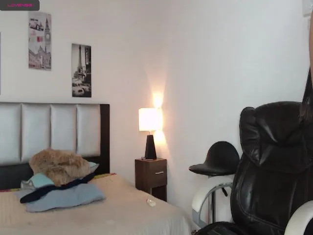 Live sex webcam photo for Miah_Olson #271940048