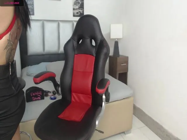 Live sex webcam photo for Miah_Olson #272504308