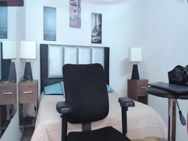 Live sex webcam photo for Miah_Olson #272714469