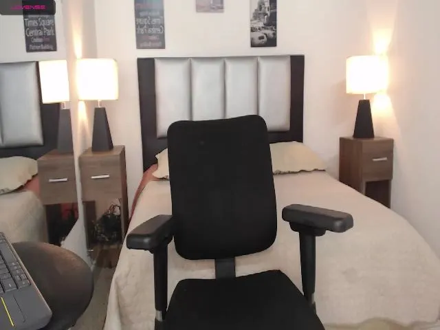 Live sex webcam photo for Miah_Olson #272881057