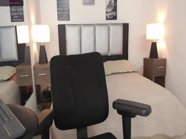 Live sex webcam photo for Miah_Olson #272881271