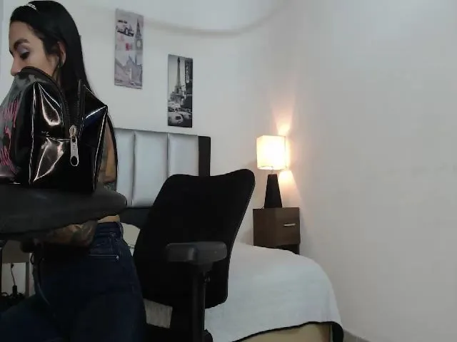 Live sex webcam photo for Miah_Olson #273015989