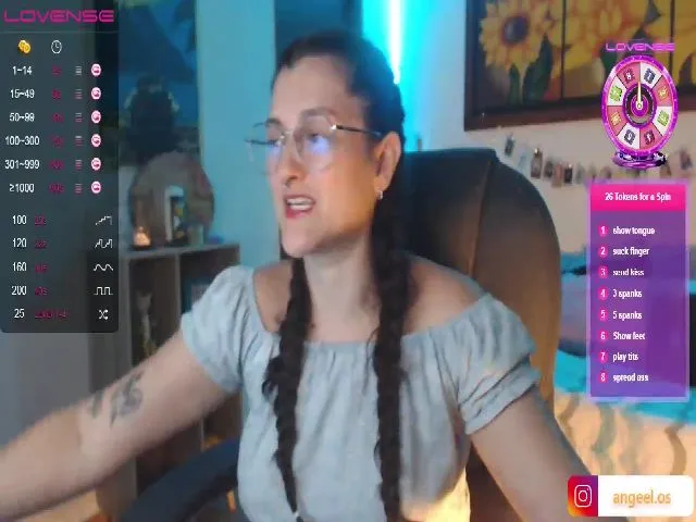 Live sex webcam photo for Miah_Peach #273600412