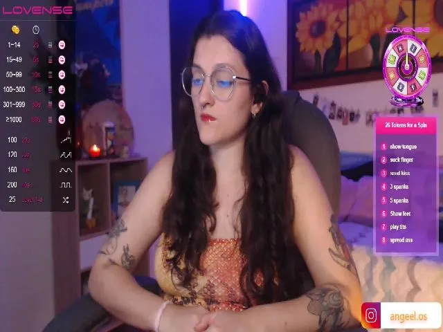 Live sex webcam photo for Miah_Peach #273800374