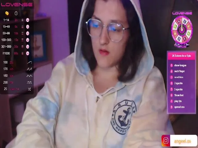 Live sex webcam photo for Miah_Peach #273917824