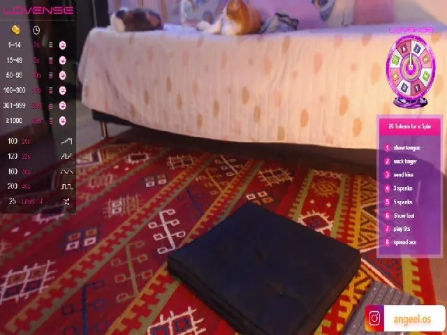 Live sex webcam photo for Miah_Peach #274019053