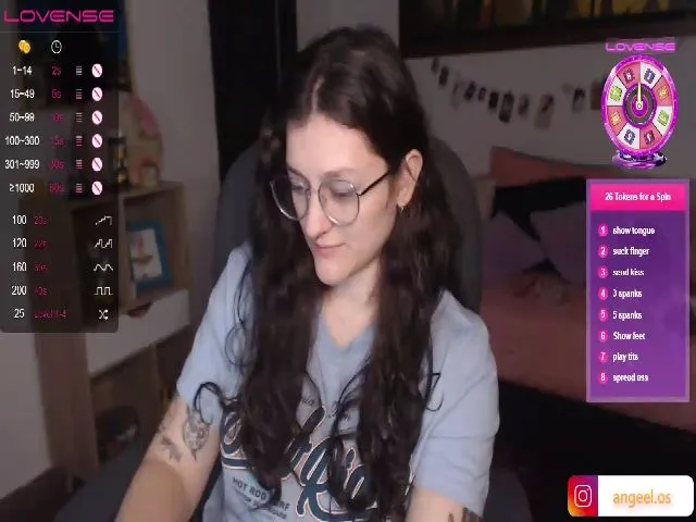 Live sex webcam photo for Miah_Peach #274292424