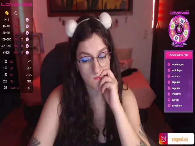 Live sex webcam photo for Miah_Peach #274360866