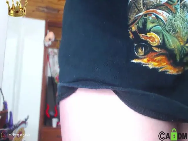 Live sex webcam photo for Miahot21 #271917106