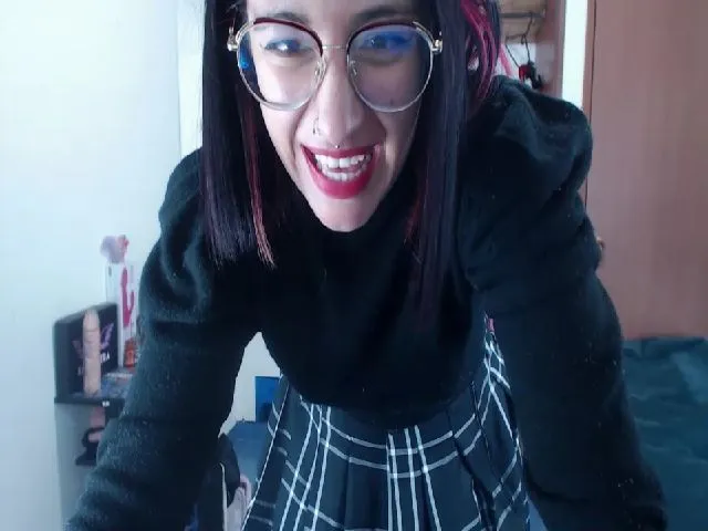 Live sex webcam photo for Miahot21 #272576514
