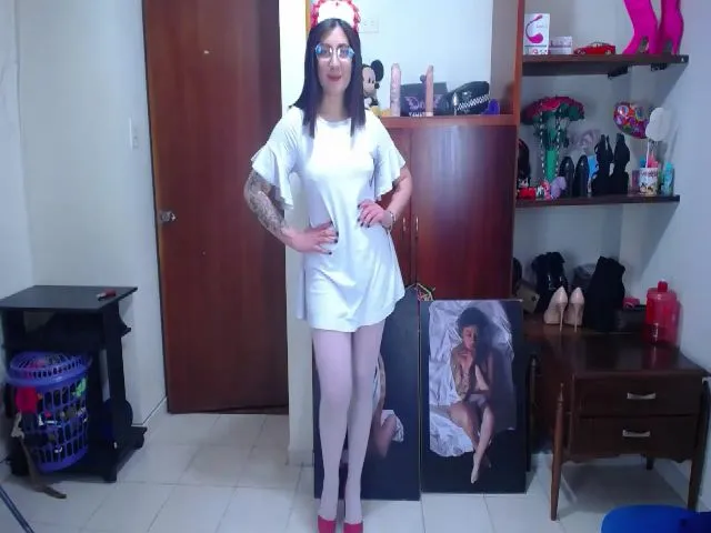 Live sex webcam photo for Miahot21 #274349504