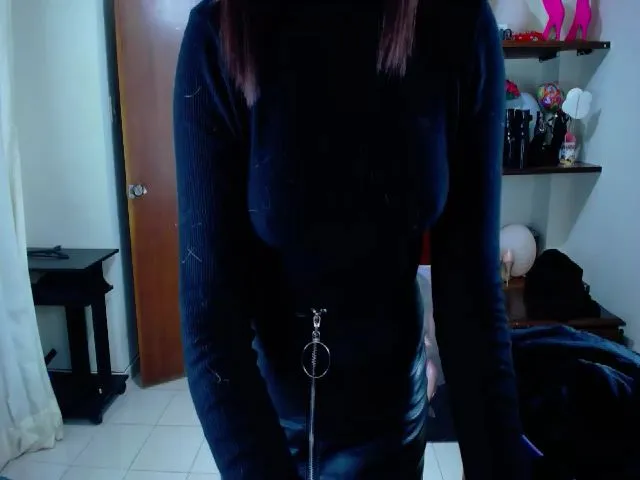 Live sex webcam photo for Miahot21 #274591860