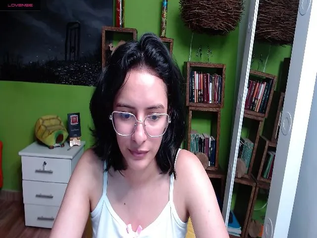 Live sex webcam photo for MiaportmanX #272083967